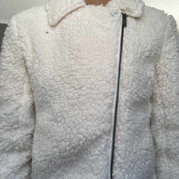 Fuzzy zip up coat - Picture 2 of 12